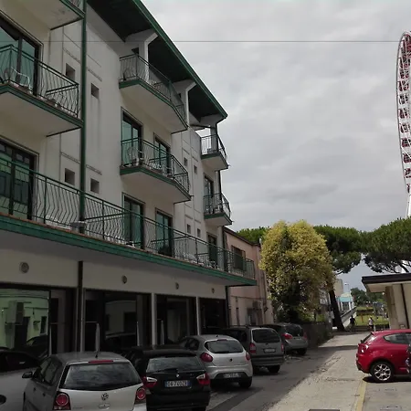 Apollo Hotel 3*