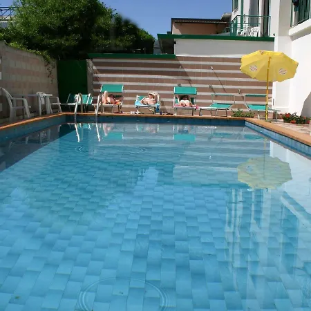 Apollo Hotel 3*