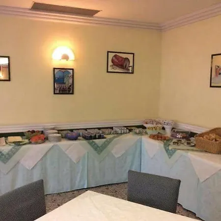 Apollo Hotel 3*